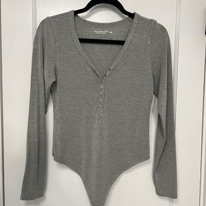 Abercrombie soft gray bodysuit. No tag.